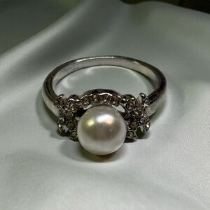 Elegant Silver Pearl Ring
